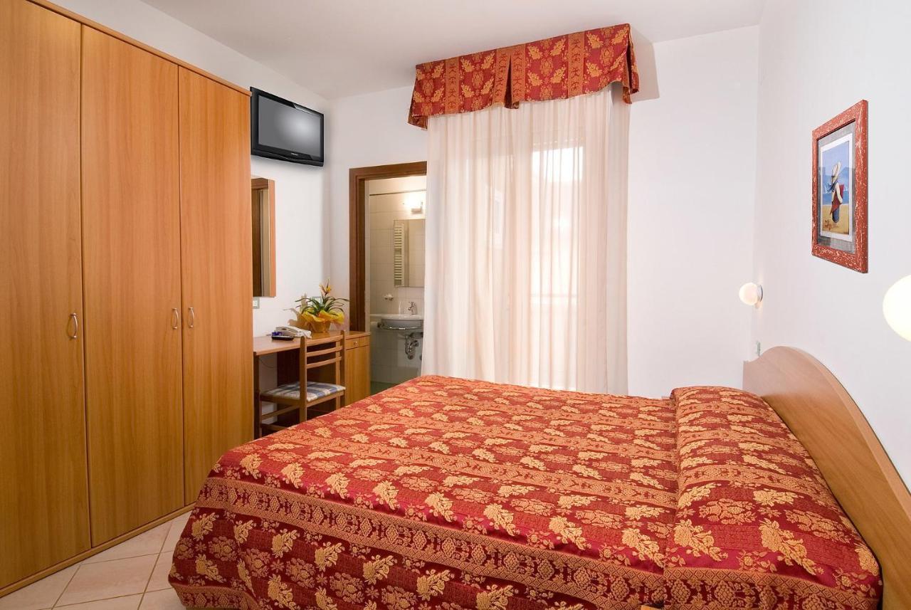 Hotel Belvedere Misano Adriatico Zimmer foto