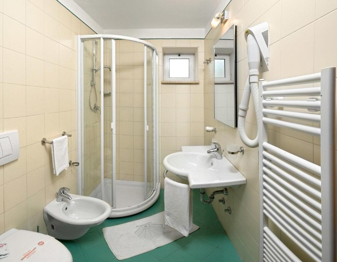 Hotel Belvedere Misano Adriatico Zimmer foto